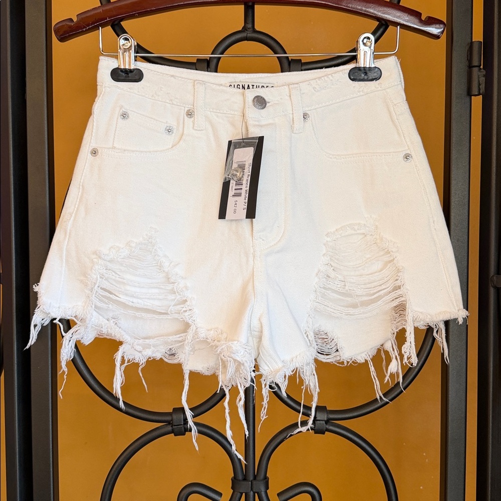 SIGNATURE8 Ultra High Rise Branco Short - Picture 3 of 16